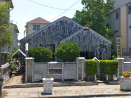 houston-beer-can-house-texas-roadside-landmark