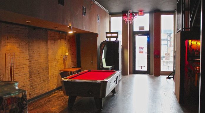 clutch-city-squire-houston-downtown-bar-pool-table