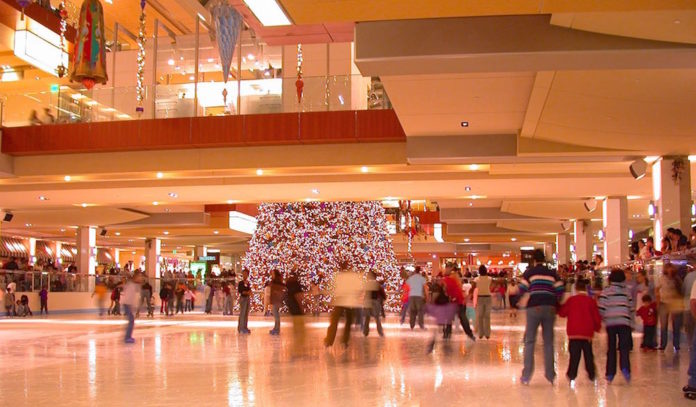 Ice skating rink at Galleria Mall in Houston Texas - Picture of