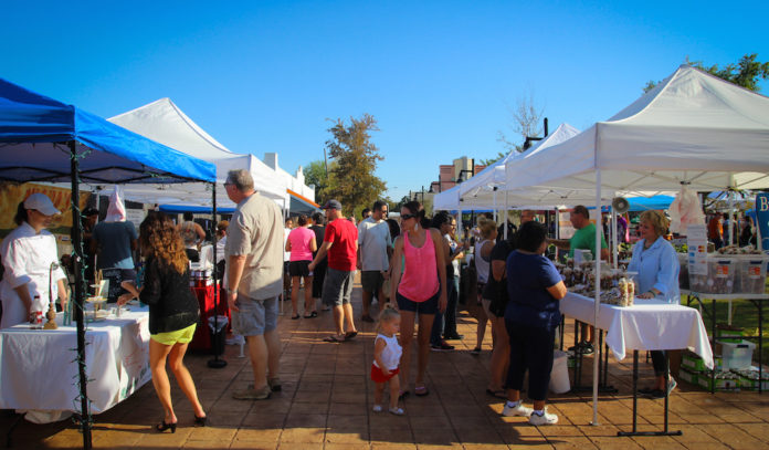 airing-quilts-sunset-sip-and-stroll-la-porte