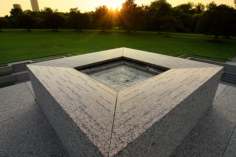 houston police officers memorial reflecting pool