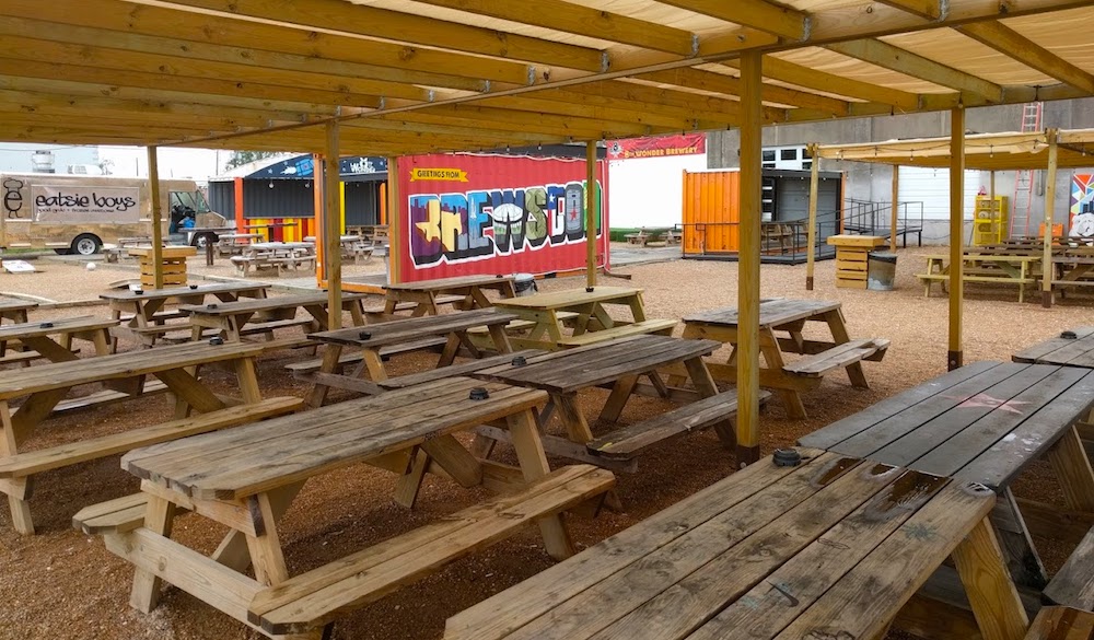 brewston-tables-8th-wonder-brewery-outdoor-beer-garden
