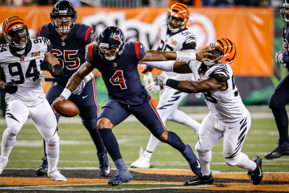 November 26, 2018: Houston Texans wide receiver DeAndre Hopkins (10) prior  to an NFL football game between the Tennessee Titans and the Houston Texans  at NRG Stadium in Houston, TX. The Texans