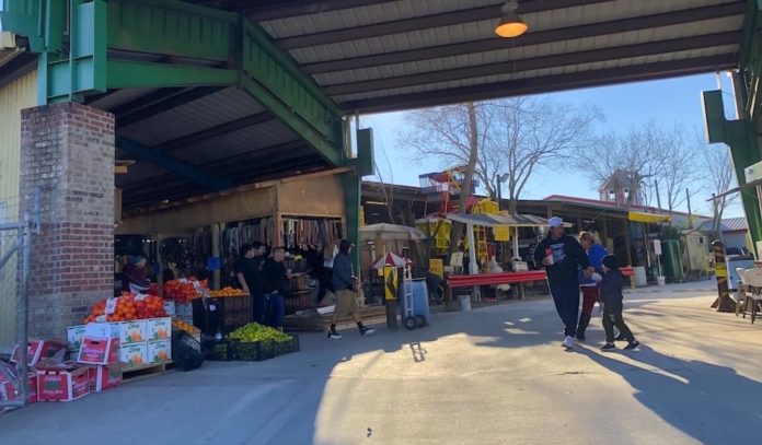 walkable-houston-the-airline-drive-flea-markets