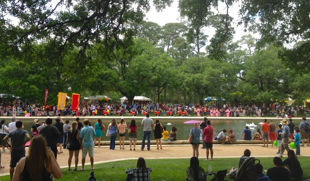 Astros gear celebrating Selena draws huge crowd in Houston