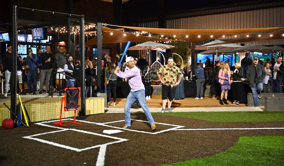 Field of Dreams' is back in theaters on Father's Day weekend