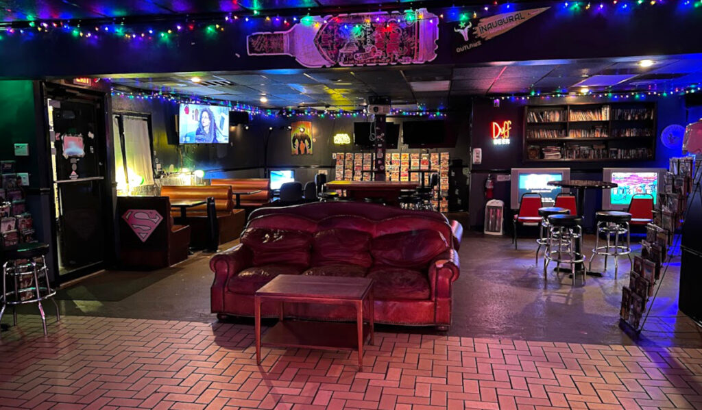 Interior of Neil's Bahr with sofa, comics and arcade games